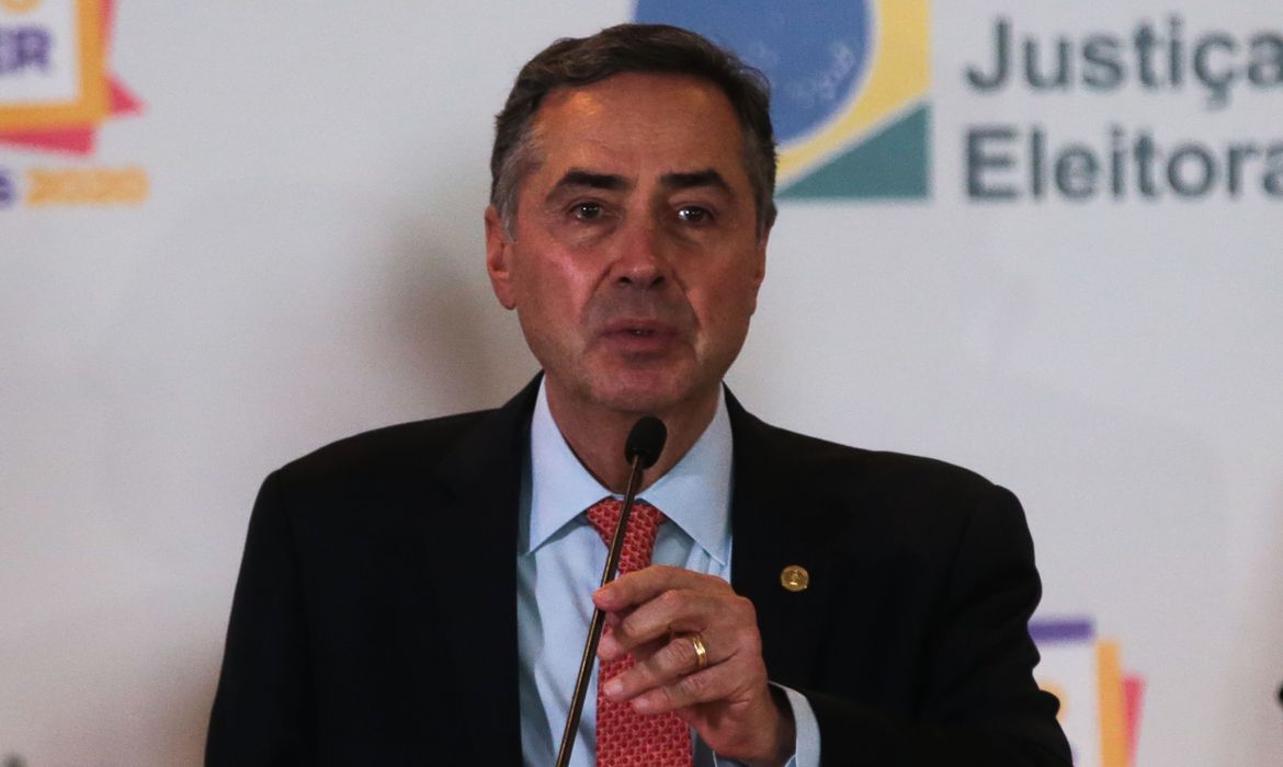 Presidente do TSE suspende consequências para quem não votou nas eleições de 2020