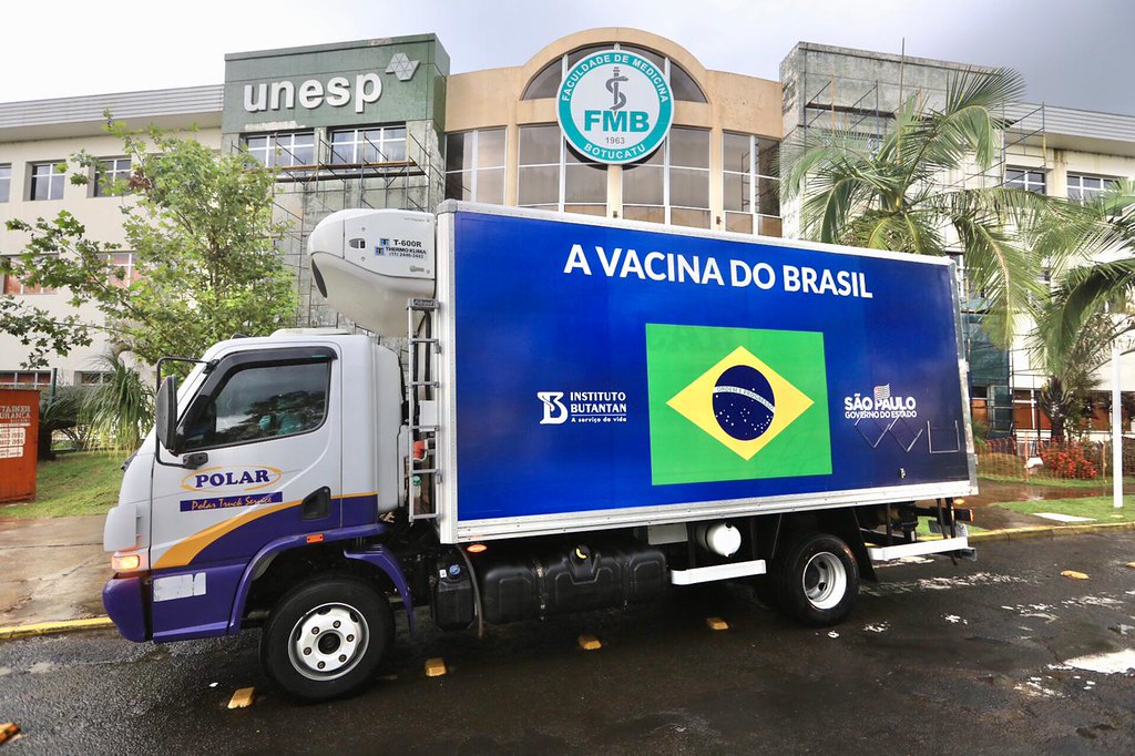 Franca planeja vacinar 55 mil pessoas na primeira fase de imunização contra Covid-19