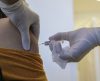 Enfermeira do hospital Emilio Ribas recebe a primeira vacina contra Covid no Brasil - Jornal da Franca