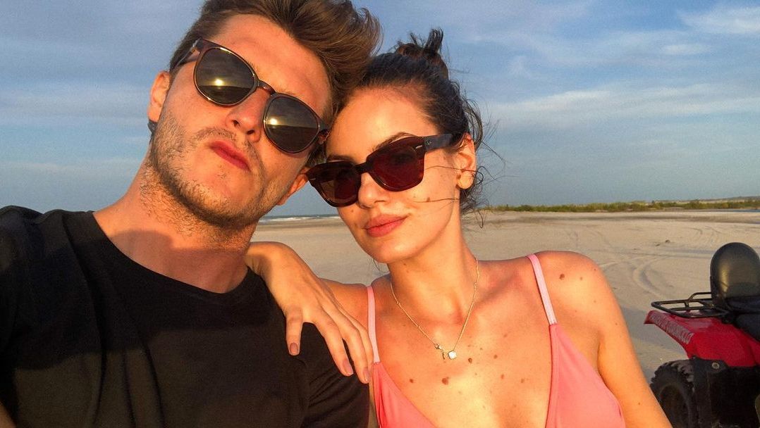 Após polêmica com Globo, Camila Queiroz assume ‘Casamento às Cegas’ com o marido