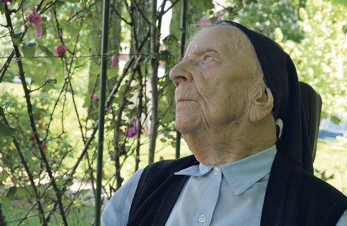 Cinco dias antes de completar 117 anos, freira se recupera de Covid fora do hospital - Jornal da Franca