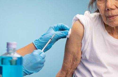 SP anuncia: vacinação de idosos entre 72 e 74 anos começa no dia 22 de março - Jornal da Franca