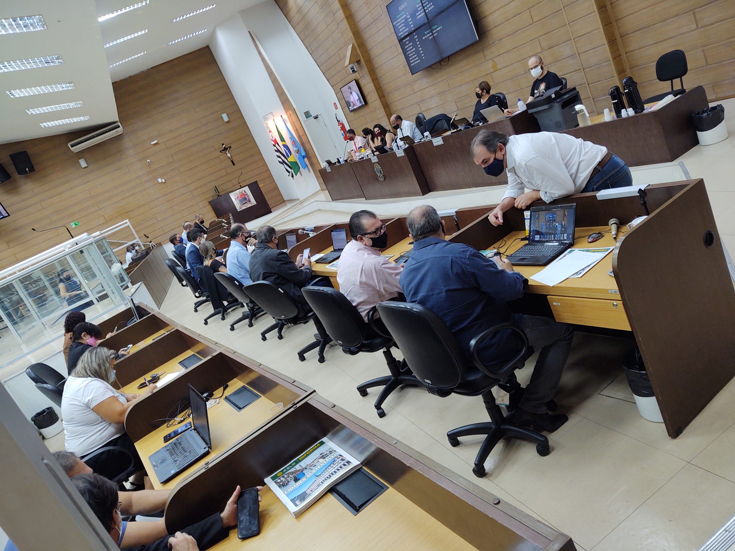Câmara aprova R$ 2 milhões para leitos de UTI Covid; AME suspende consultas