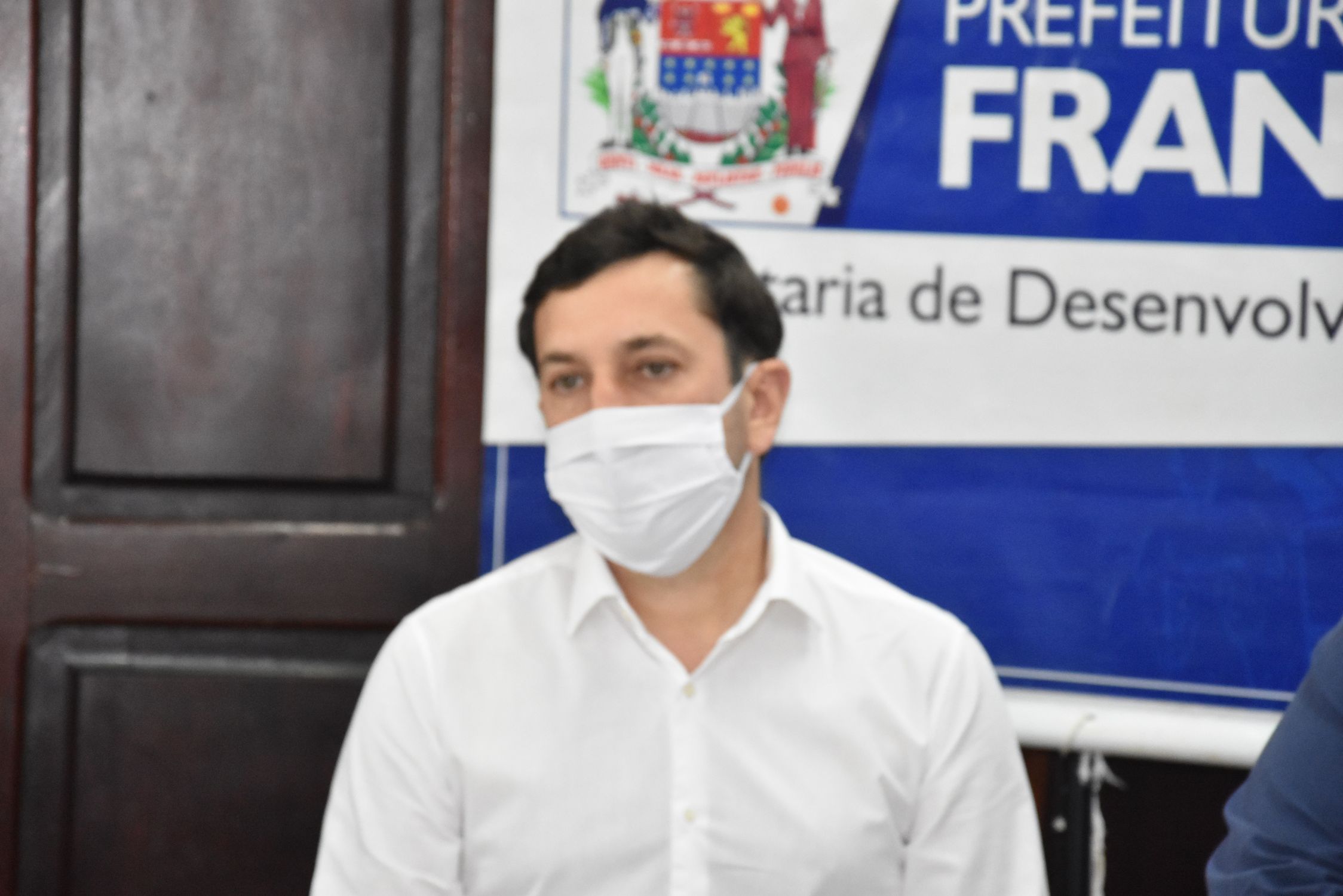 Em entrevista, Secretário diz que Alexandre assume risco à saúde da população