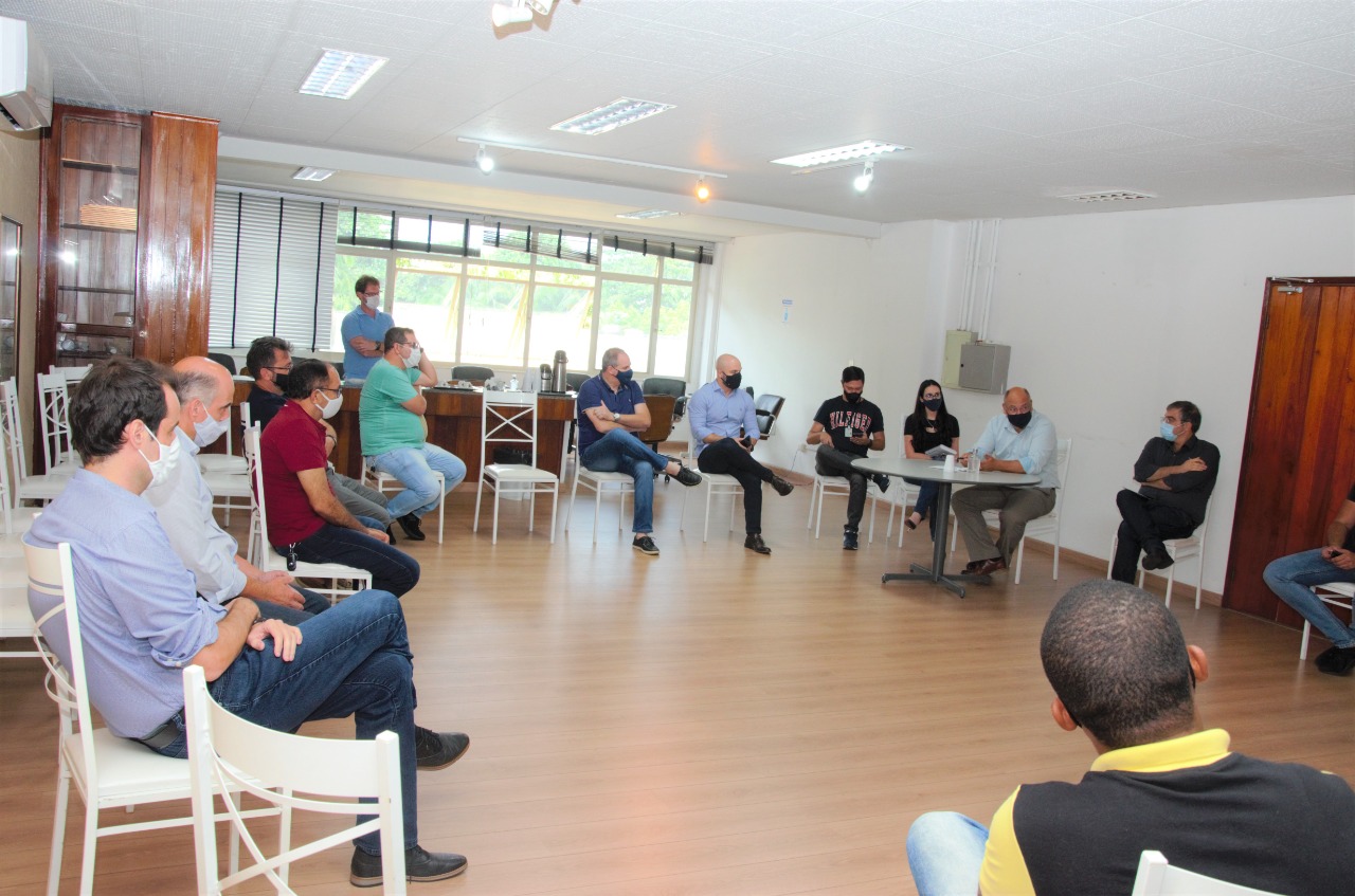 Representantes do comércio, academias, bares e restaurantes estiveram reunidos com o prefeito Alexandre Ferreira
