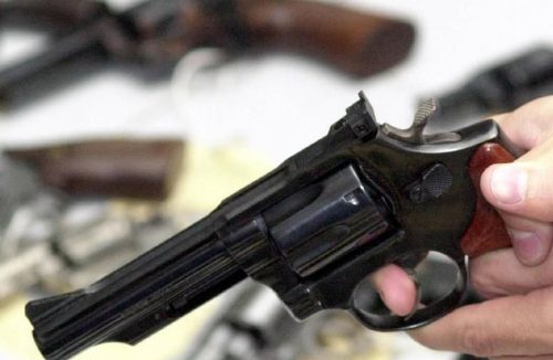 Governo federal edita mais 4 decretos para facilitar acesso a armas e munições - Jornal da Franca