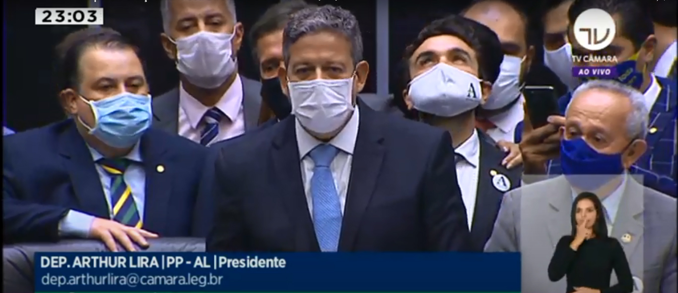 Arthur Lira vence em 1º turno e é eleito presidente da Câmara Federal