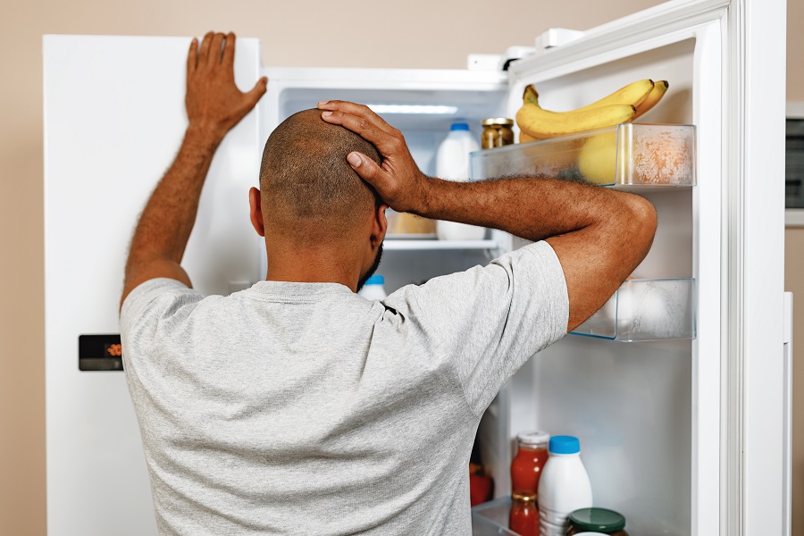 Ataca a geladeira mesmo depois do jantar? Siga estas dicas para evitar esta mania