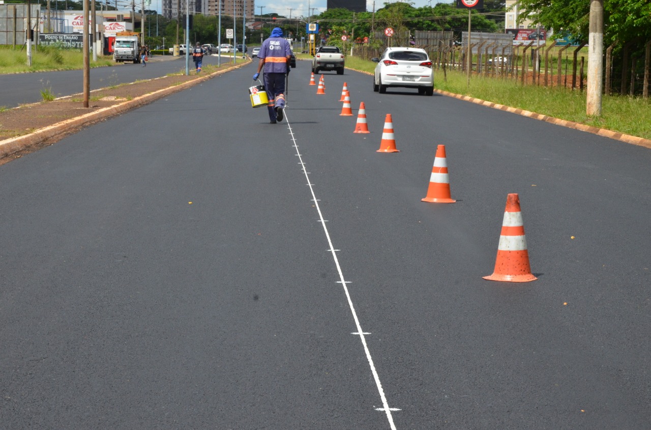 Avenida Jaime Telini recebe serviços de manutenção geral