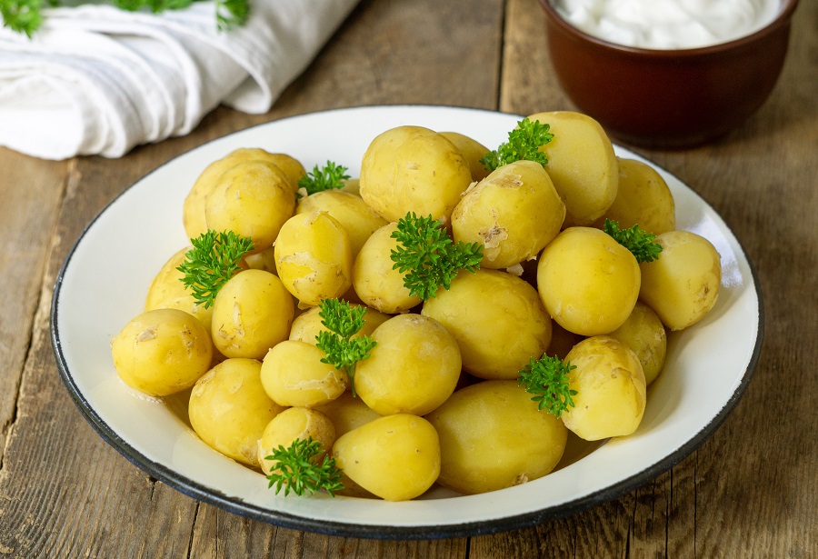 Conheça o truque ‘secreto’ para cozinhar batatas no micro-ondas em 10 minutos