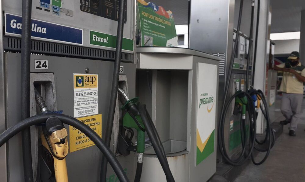 Preço dos combustíveis chega ao nível mais alto desde 2018, durante a greve dos caminhoneiros