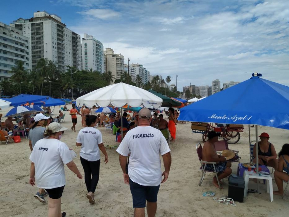 Mesmo sem o ponto facultativo do carnaval, praias do litoral de SP ficam cheias