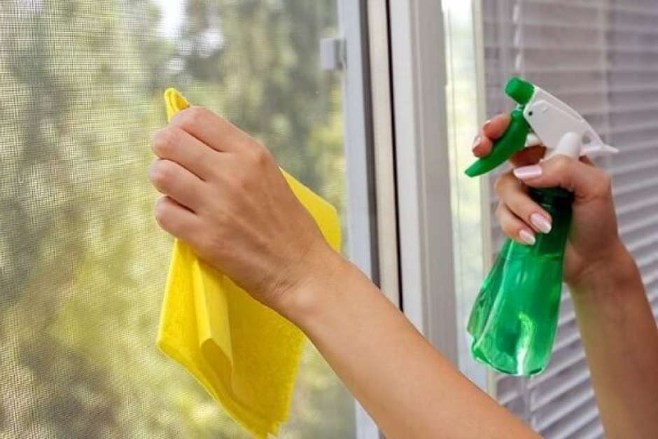 O álcool pode ser um aliado extra na hora da limpeza