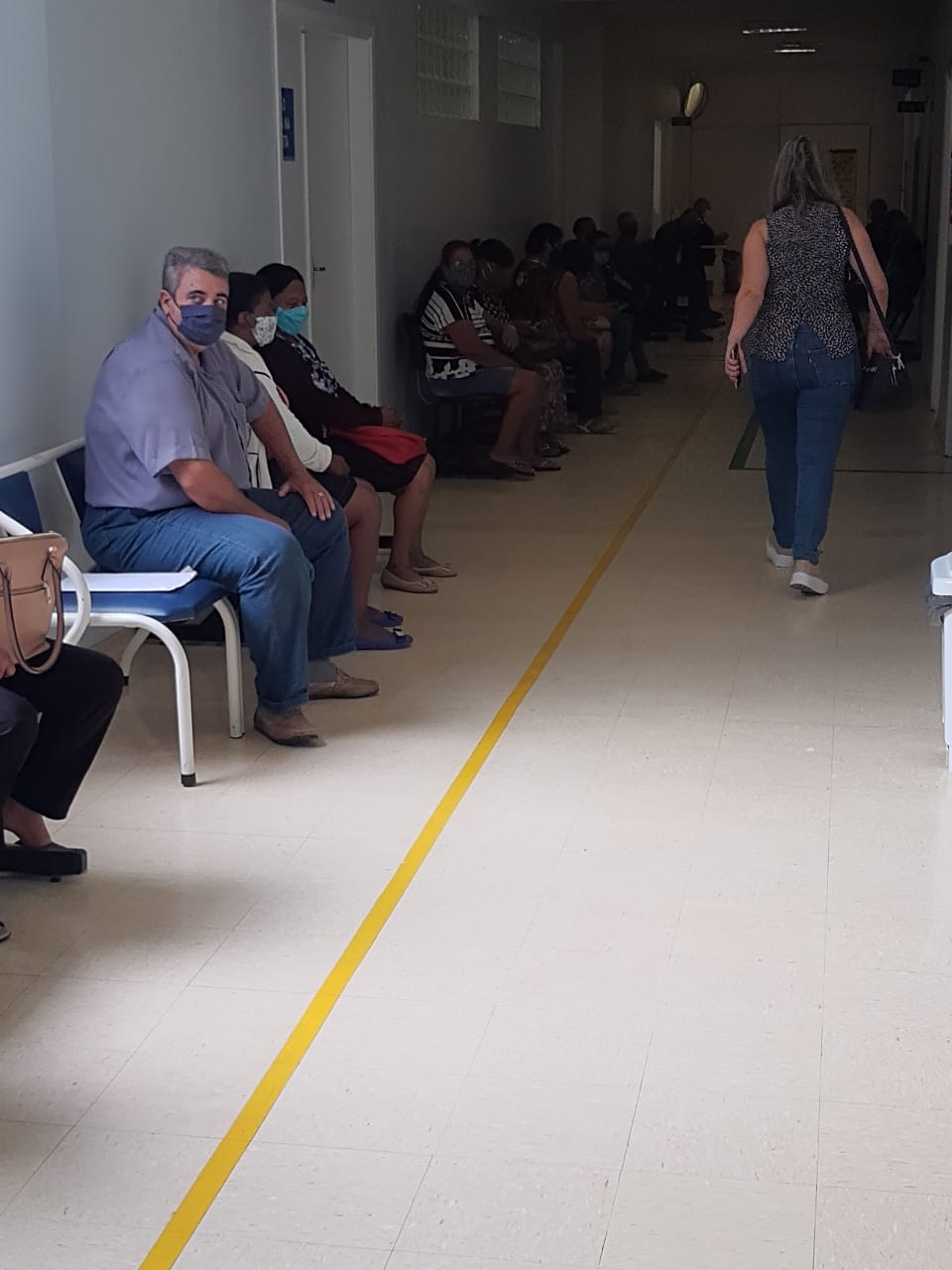 Na última quarta-feira, 17, corredores do Hospital do Coração estavam cheios e sem distanciamento entre pacientes