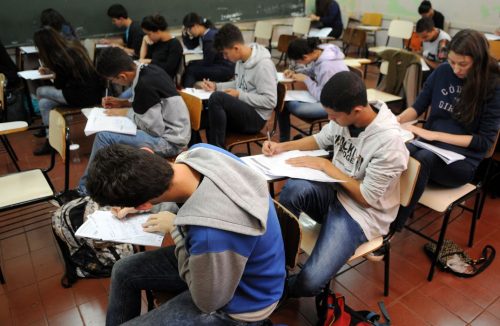 Governo pagará até R$ 9.200 para estudantes de baixa renda concluírem ensino médio - Jornal da Franca