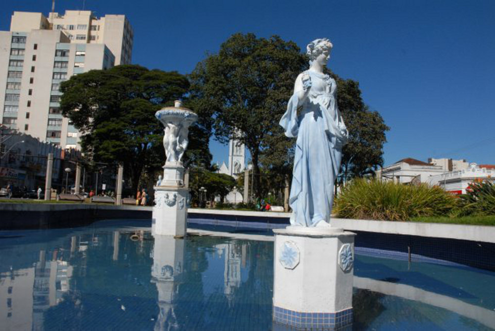 Troca da iluminação da fonte luminosa foi apenas uma das melhorias realizadas na praça Nossa Senhora da Conceição
