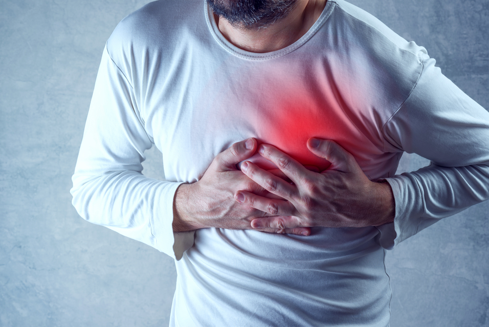 Pacientes com covid têm 4 vezes mais chance de ter parada cardíaca fatal