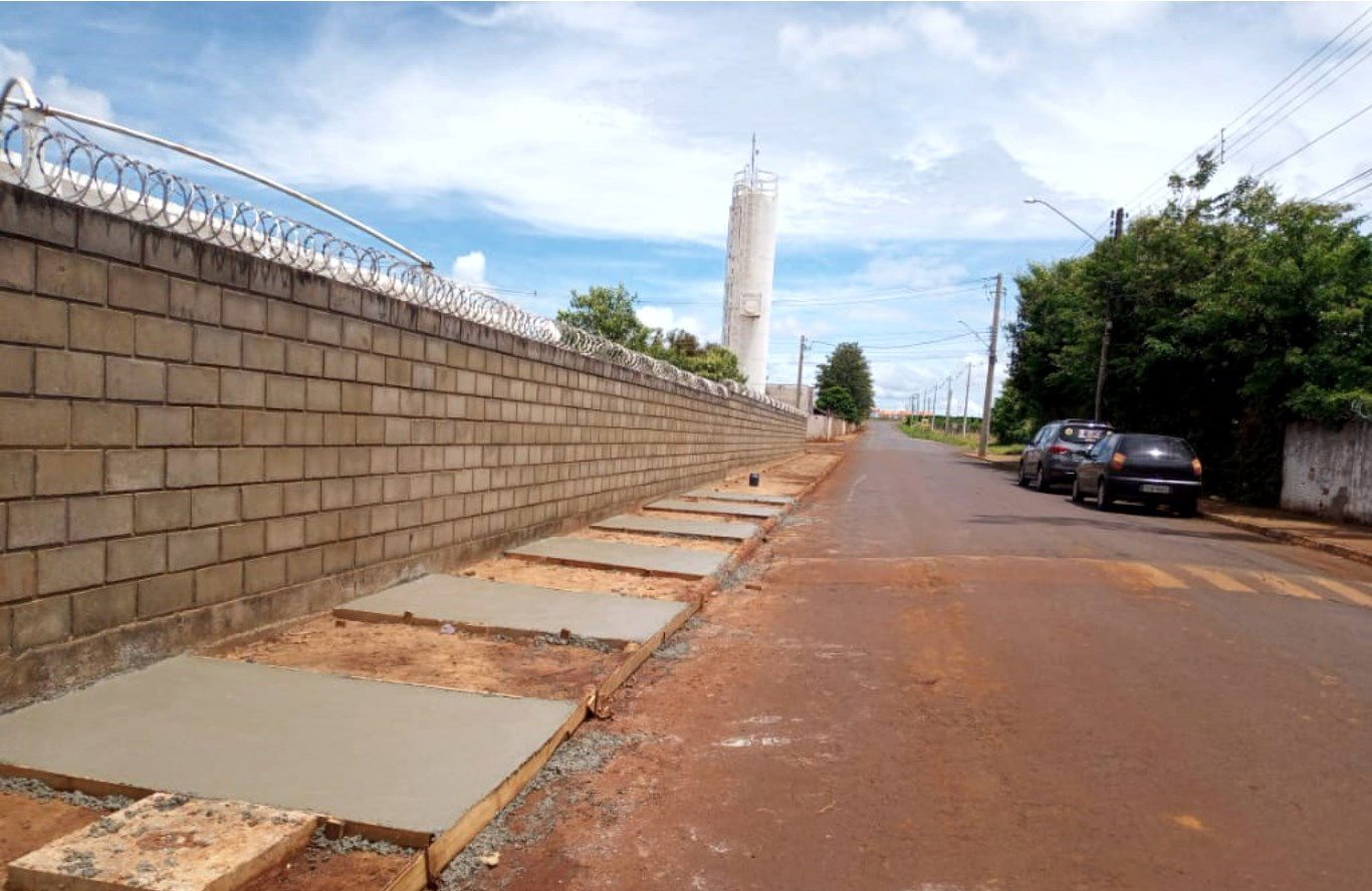 Prefeitura de Itirapuã realiza calçamento para dar segurança a pedestres