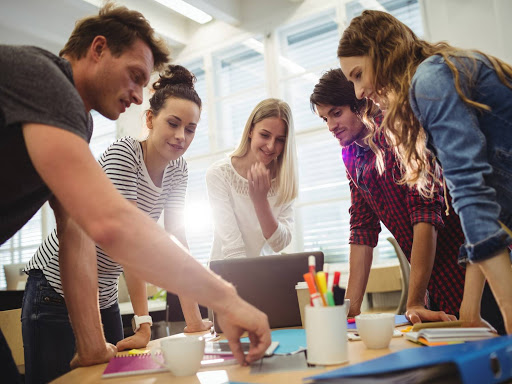 Alunos do Ensino Médio podem se inscrever no Programa Jovens Embaixadores e viagem