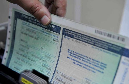 Justiça Federal manda Detrans voltarem a emitir documento do carro em papel - Jornal da Franca
