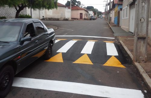Lombofaixas são instaladas em ruas de São Joaquim da Barra. Segurança a pedestres - Jornal da Franca