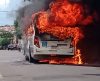 Momentos de pânico na Vila São Sebastião: ônibus da São José é incendiado no bairro - Jornal da Franca