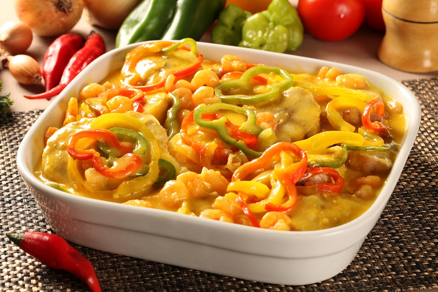 Aprenda a fazer uma moqueca de peixe deliciosamente prática e rápida