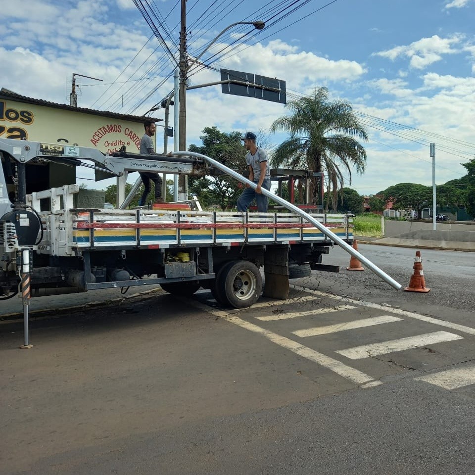 Orlândia começa a instalar semáforos nas avenidas marginais; trânsito seguro!