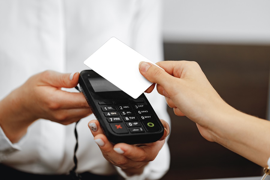 Pagamentos por aproximação quintuplicam em 2020 e movimentam R$ 41 bi