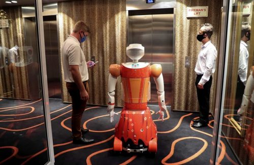 Hotel sul-africano ‘contrata’ robôs para atender os clientes que tenham Covid-19 - Jornal da Franca