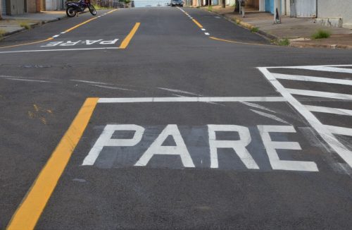 Ruas recapeadas recebem sinalização no bairro Ângela Rosa, em Franca - Jornal da Franca