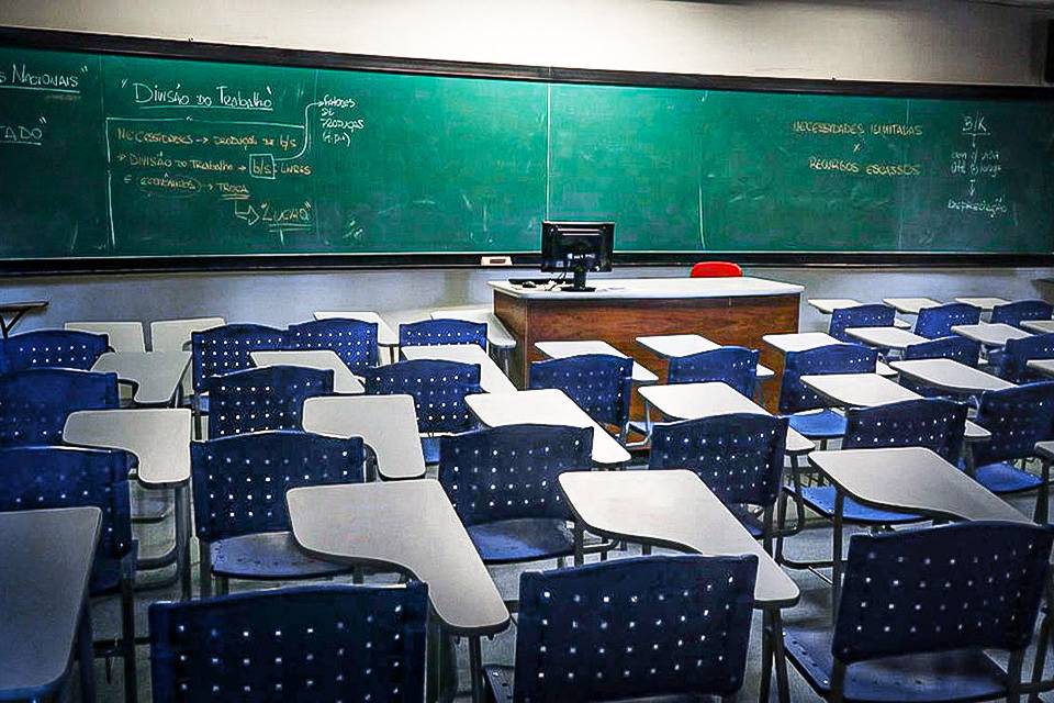Professores da rede estadual de todo o estado de São Paulo anunciaram greve contra volta às aulas durante pandemia