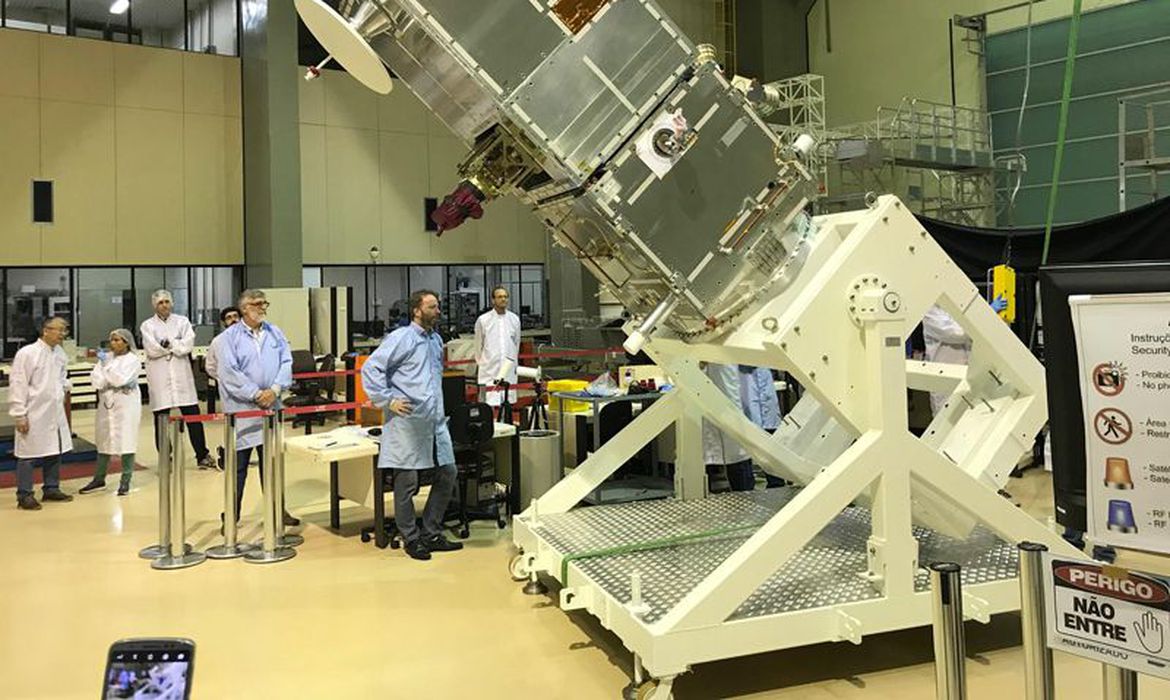 Produzido totalmente no Brasil, satélite Amazonia-1 vai entrar em órbita no dia 28