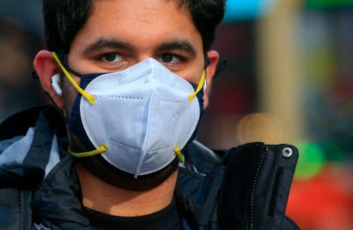 Usar 2 máscaras pode bloquear mais de 92% de partículas infecciosas, diz estudo - Jornal da Franca