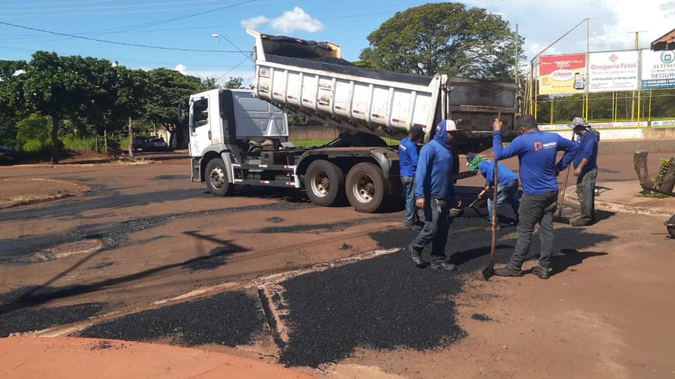 Miguelópolis dá manutenção nas vias públicas com operação tapa-buracos