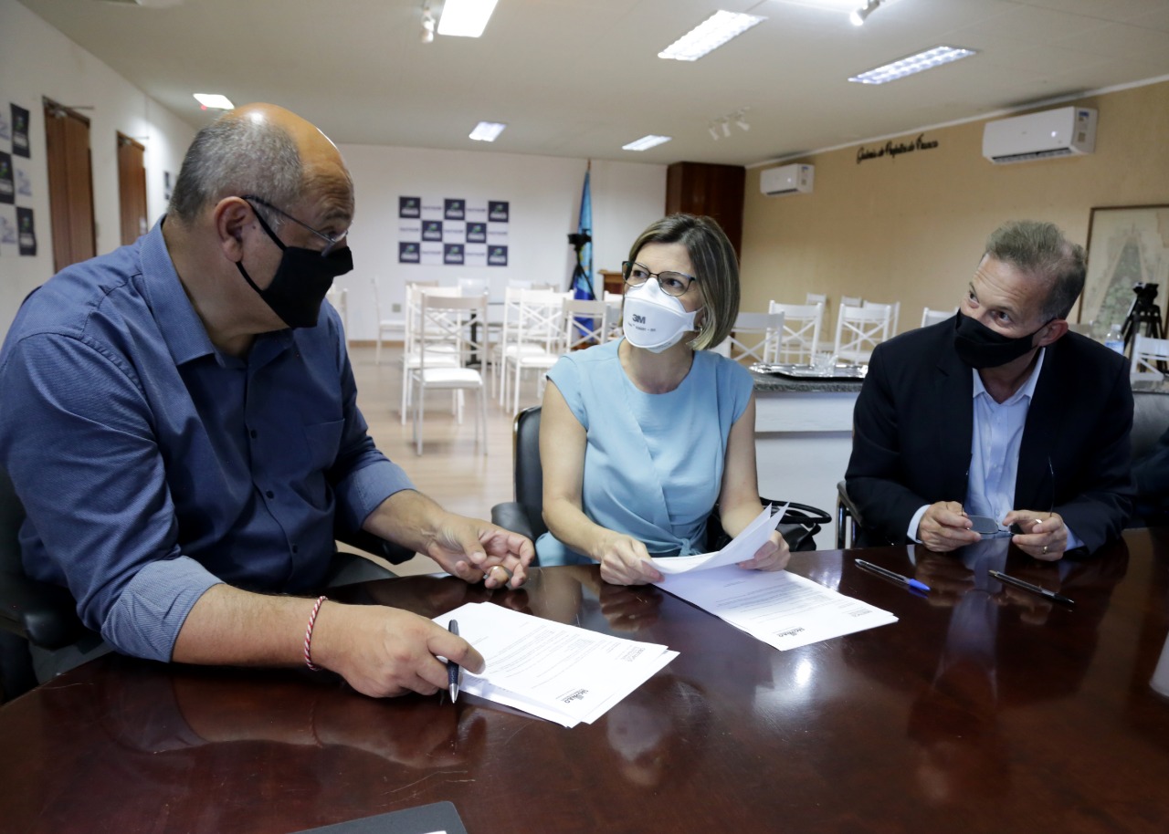 Alexandre Ferreira recebe deputada Graciela, delegado Davi e vereadores
