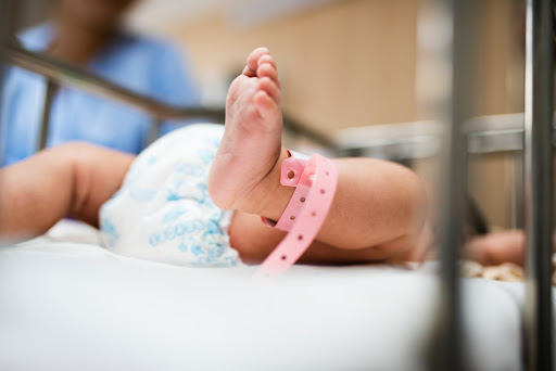 Bebê nasce com covid-19 e vírus sofreu mutação em apenas cinco dias