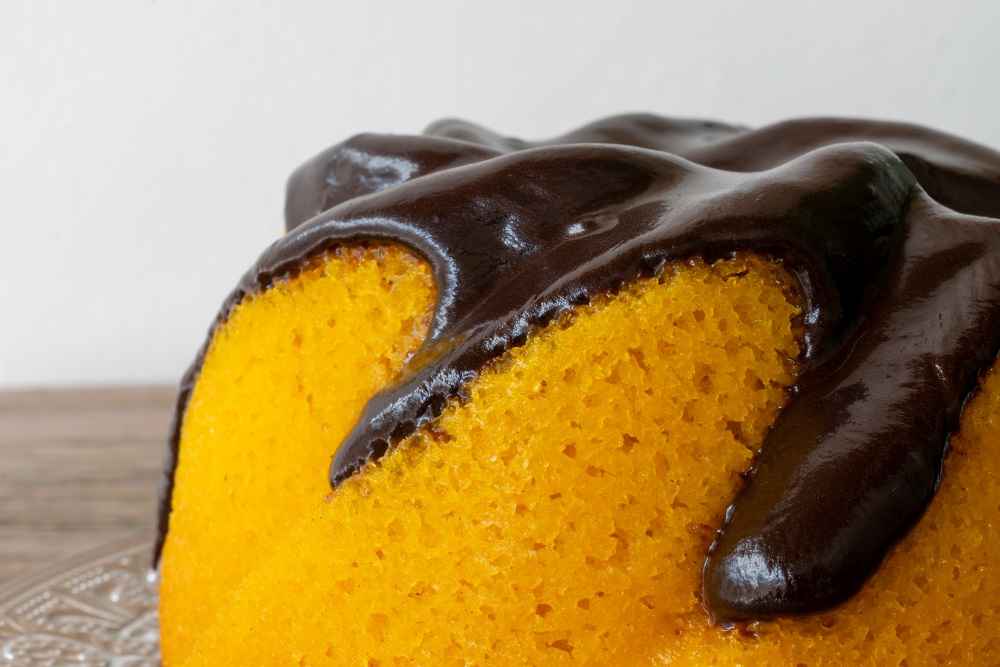 Sem culpa: bolo de cenoura com calda de chocolate low carb e sem lactose