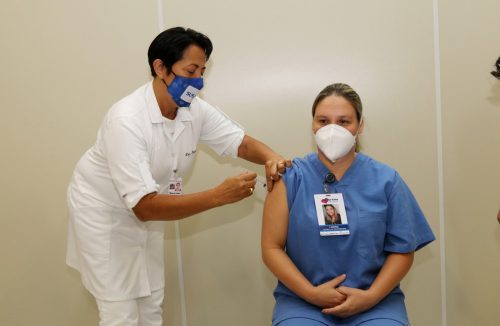 Vacinação de profissionais de saúde reduz contágio domiciliar, indica estudo - Jornal da Franca
