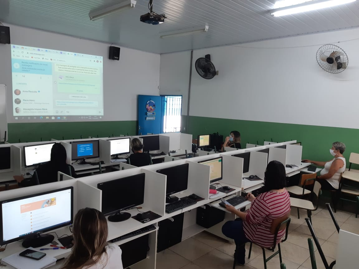 Servidores da educação de Cristais Paulista são capacitados para ações digitais