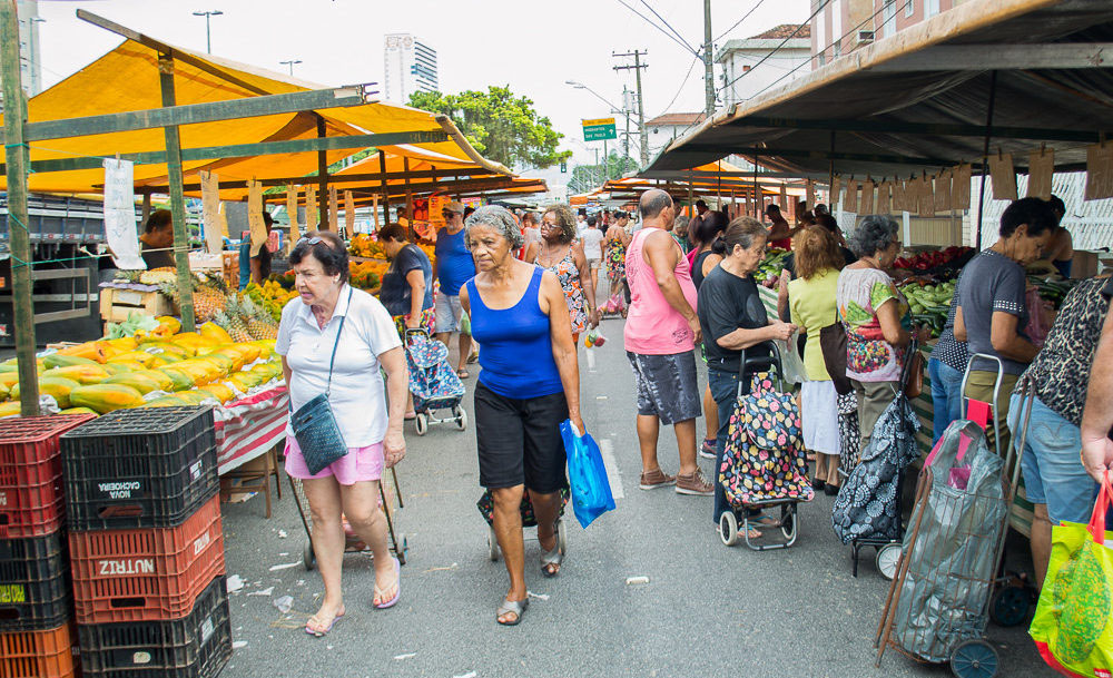 Decreto flexibiliza para supermercados e endurece a feiras, bares e restaurantes