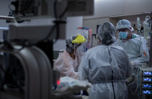 Sem UTI, equipes improvisam para tentar manter pacientes vivos à espera de vagas - Jornal da Franca
