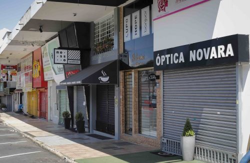 Cerca de 75 mil lojas fecharam no País em 2020, aponta levantamento da CNC - Jornal da Franca