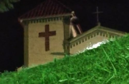 Aparição: mulher e crianças afirmam ter visto nitidamente santa em telhado de igreja - Jornal da Franca