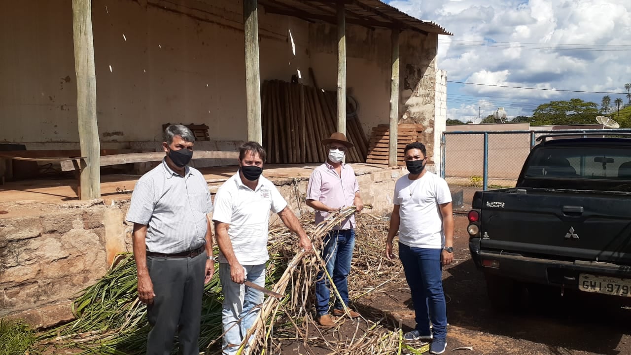 Programa municipal de apoio a bovinocultura de Claraval atende produtores