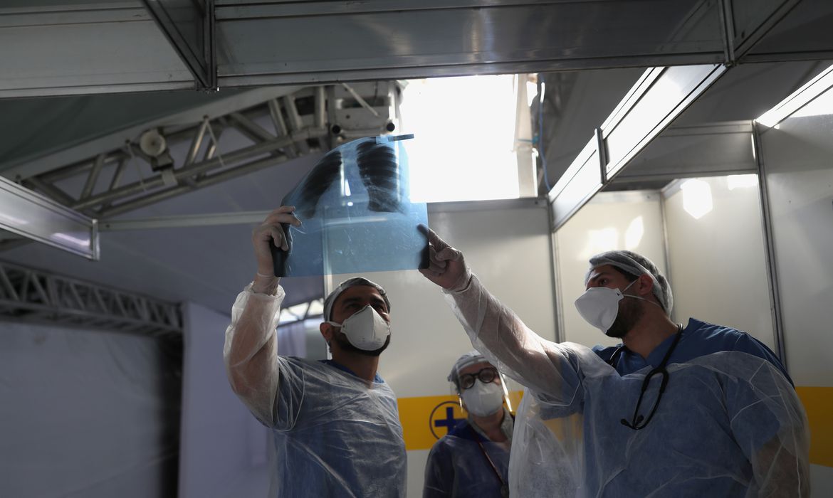 Covid-19: Brasil tem 14 milhões de casos e 389,4 mil mortes desde início da pandemia