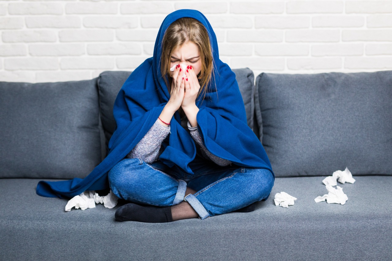 Sem pânico: como diferenciar um espirro normal daquele causado pela covid-19