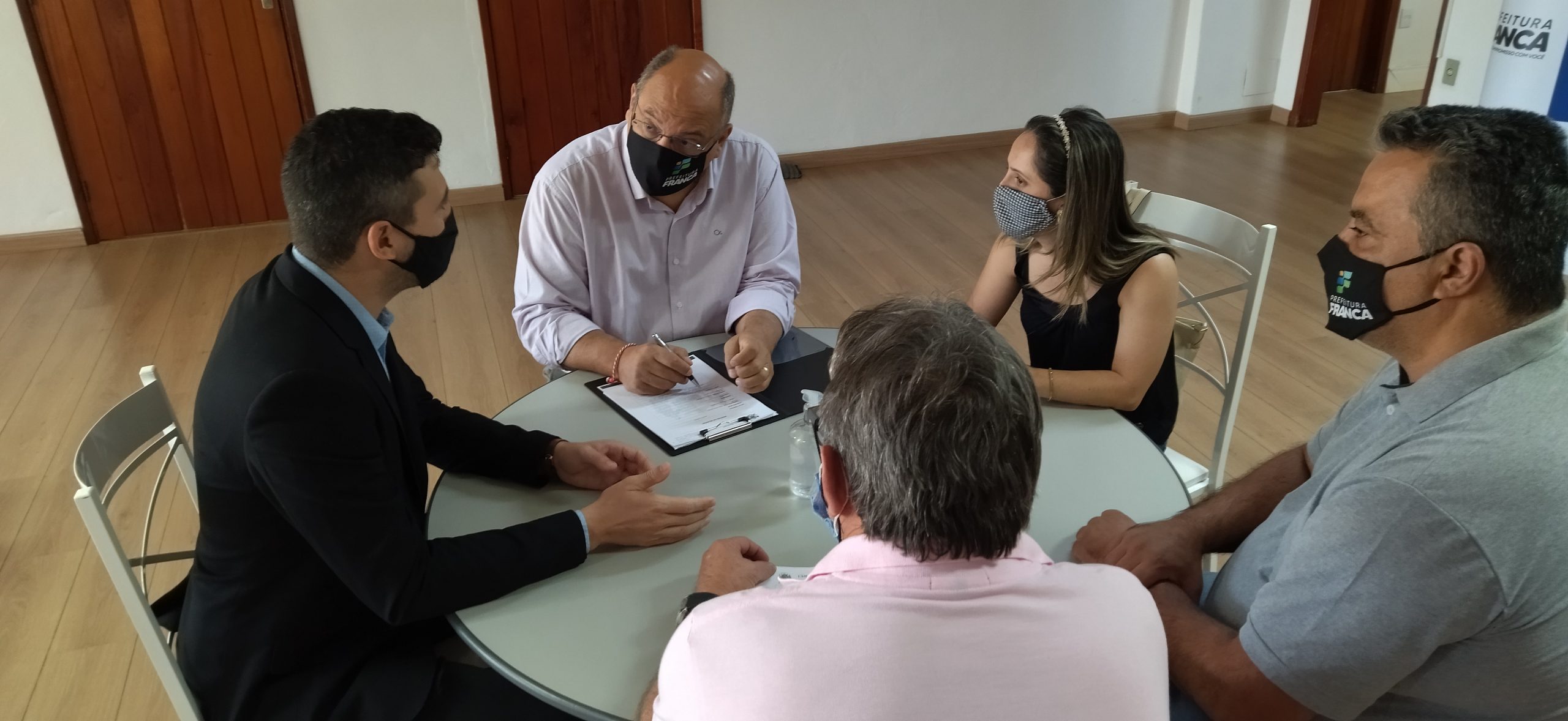 Não consegue tirar CNH com autoescolas fechadas? Força-tarefa pode resolver situação
