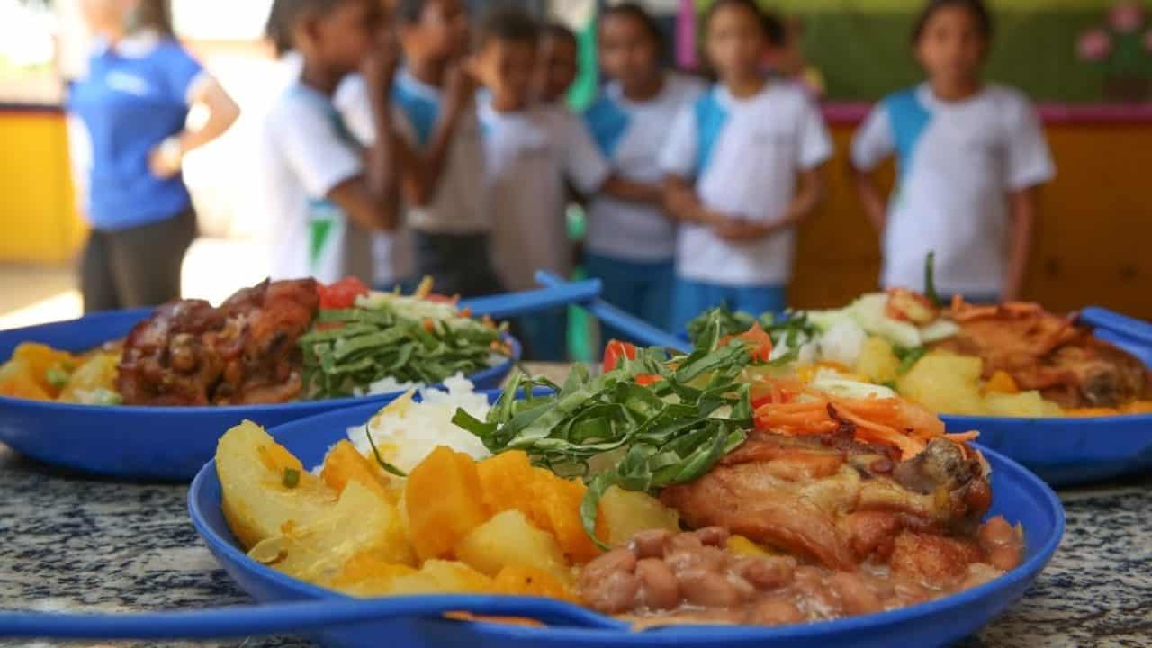 Escolas voltam com merenda escolar para alunos da rede estadual de ensino