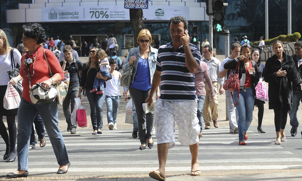 Você está desempregado? Saiba que outros 14,4 milhões de brasileiros também estão